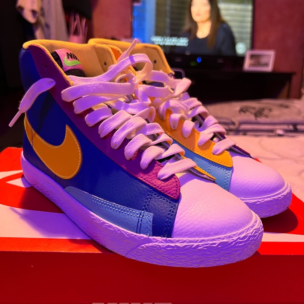 NIKE BLAZER GS SIZE 5.5